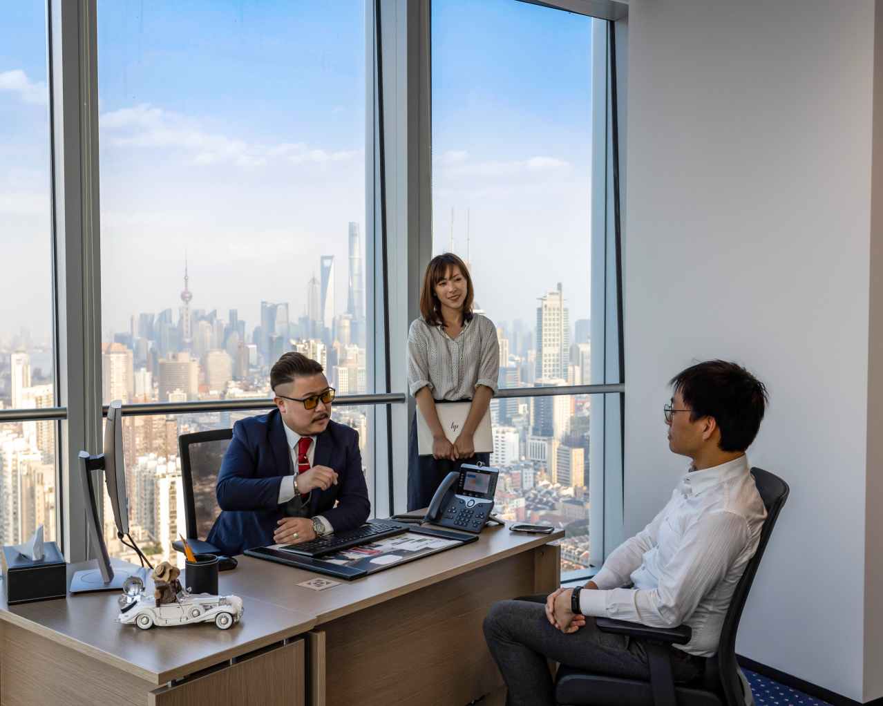 坐拥城市景观的世服宏图上海博华广场的私人办公室，提供安静私密环境，专属客户商务洽谈与合作交流。