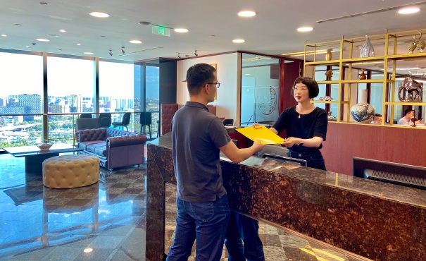 世服宏图（中国上海、北京）配备经过专业培训的专属秘书，为客户提供全方位文件处理与行政支持服务。