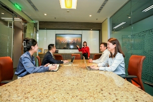 /media/41197/20241002-china-ffc-_-boardroom-presentation-lm-1.jpg