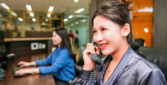 世服宏图中国（上海、北京）双语秘书与专属前台接听服务，协助客户高效应对行政事务与电话管理。